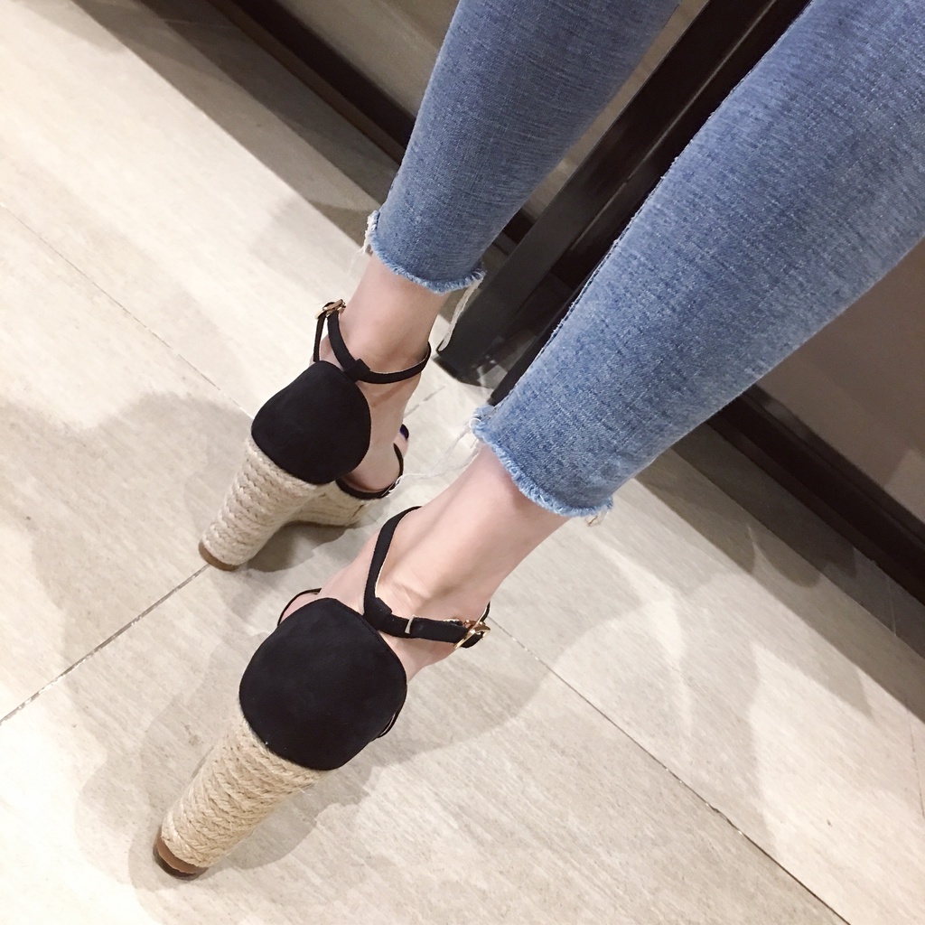 Giày Sandal Cao Gót Đế Xuồng Dày Dặn Bằng Da Lộn Chống Nước Có Khóa Cài Thời Trang Mùa Hè 2022 Dành Cho Bạn Nữ