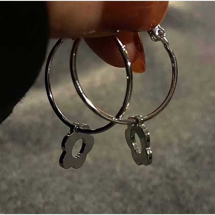 Bông Tai Hình Hoa Tráng Gương Màu Bạc Dễ Thương Cho Nữ
