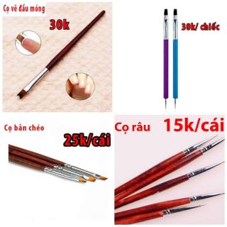 Các loại cọ cơ bản: cọ râu, cọ bản, vẽ đầu móng. PK Nail