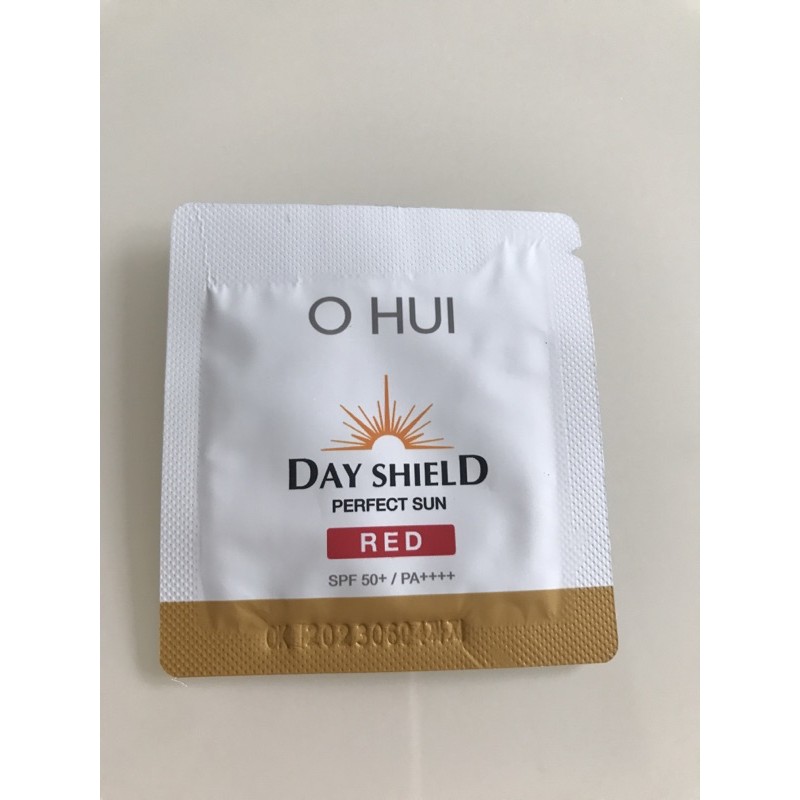 Kem chống nắng dưỡng trắng OHUI dành cho da nhạy cảm