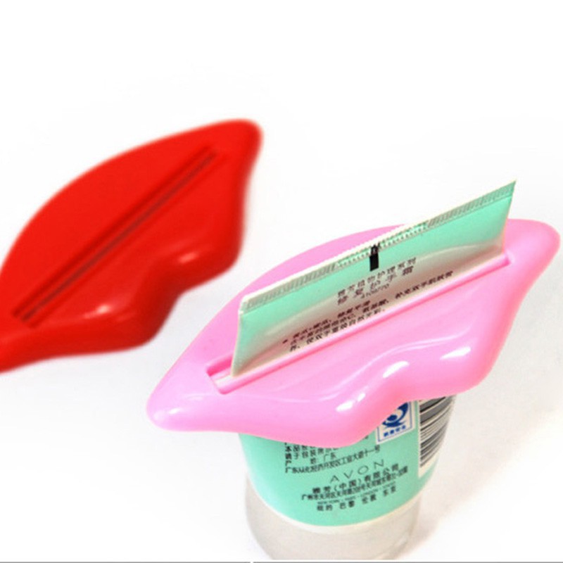 2 dụng cụ hỗ trợ bóp tuýp kem đánh răng hình đôi môi gợi cảm