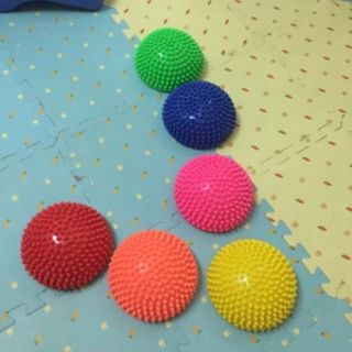 Cầu gai massage chân