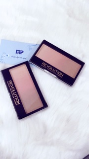 Phấn má Revolution Gradient Highlighter Rose Quartz Light
