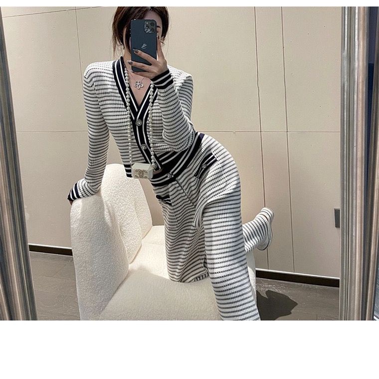 Internet celebrities fried street high-end sense of fashion small fragrant style professional knitted suit women's Hong Kong flavor wide-legged pants two sets in early spring