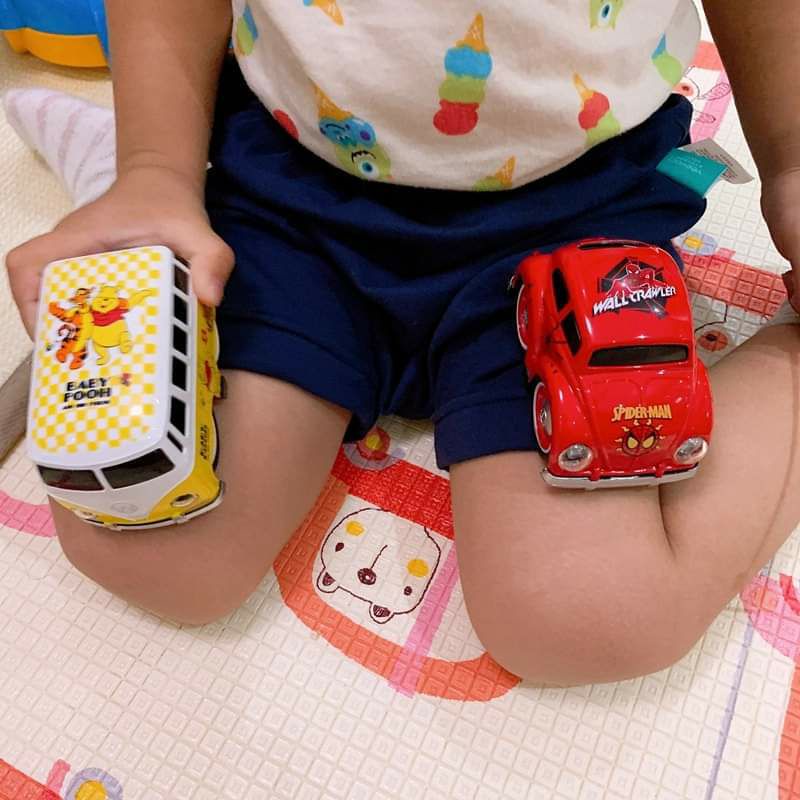 Đồ chơi oto sắt chạy pin hình siêu nhân người nhện spiderman, gấu poor, mèo kitty cho bé