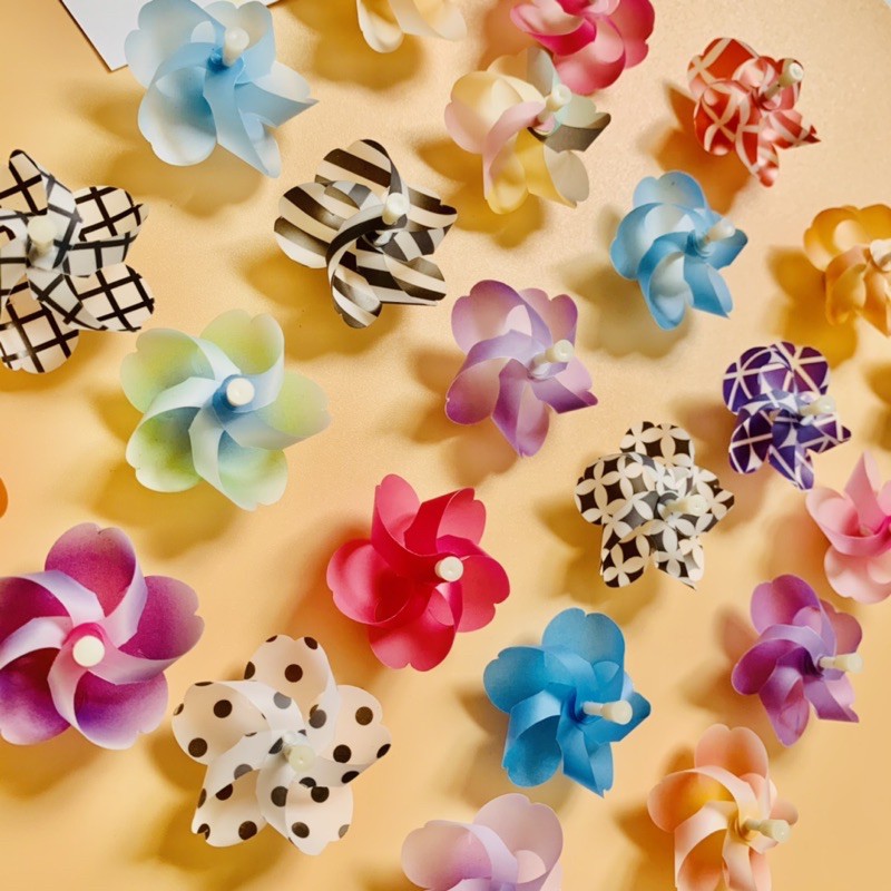 Nam châm hít dán trang trí tủ lạnh, tủ sắt, xe đạp bằng kim loại hình ảnh chong chóng có gió sẽ quay (giá 1hộp 3 cái)