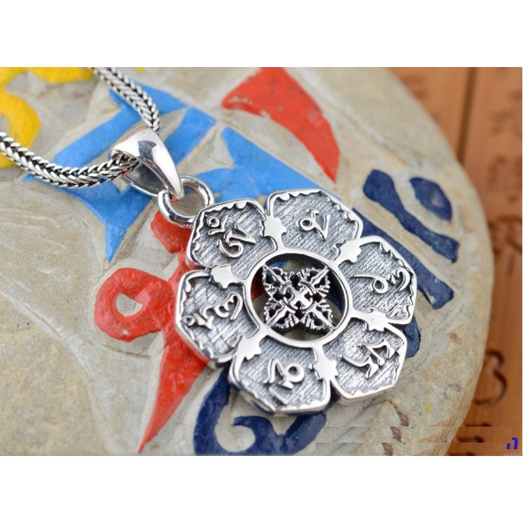 Mặt dây chuyền thần Chú Om Mani Padme Hum