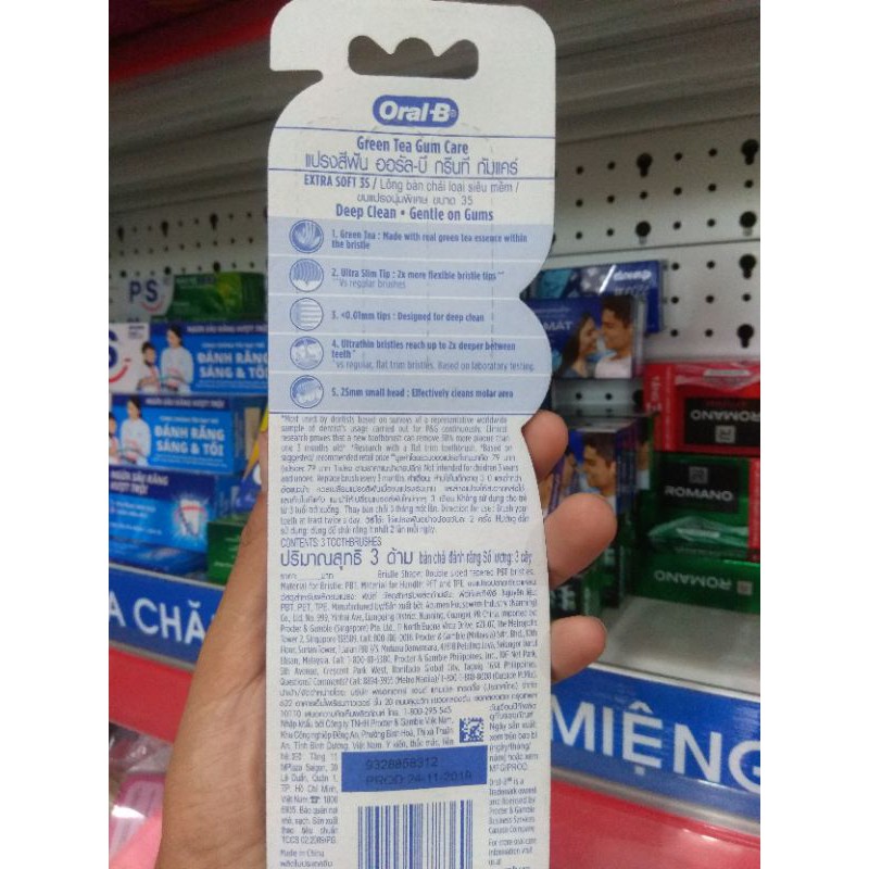 Vỉ 3 bàn chải Oral B trà xanh Ultrathin
