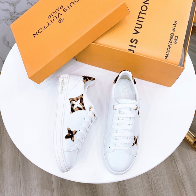 Sneaker hoạ tiết