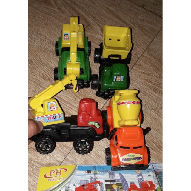 Set 4 chiếc xe mô hình xe công trình bằng nhựa chạy chớn do Việt Nam sản xuất