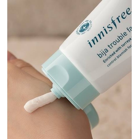 Sữa rửa mặt Innisfree Bija kiềm dầu giảm mụn kiểm soát bã nhờn làm sạch sâu Bija Trouble Facial Foam