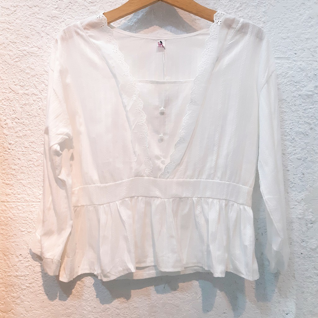 Áo xô trắng tay dài viền ren DA293