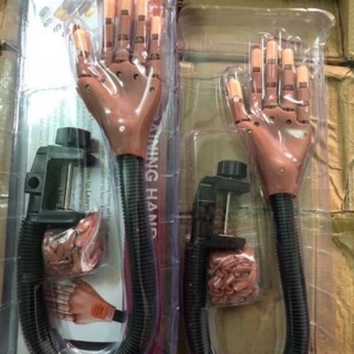 Bàn tay giả học nail