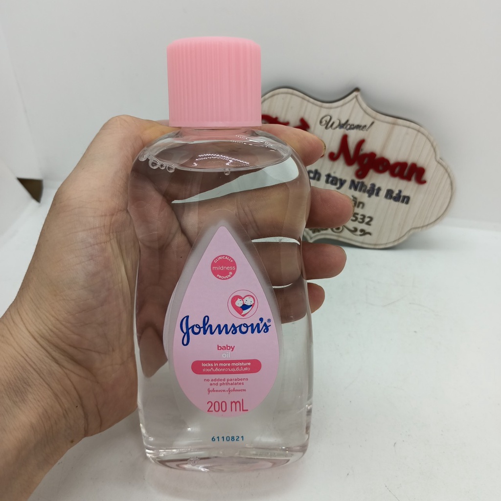 Dầu massage dưỡng ẩm Gohnson's baby oil