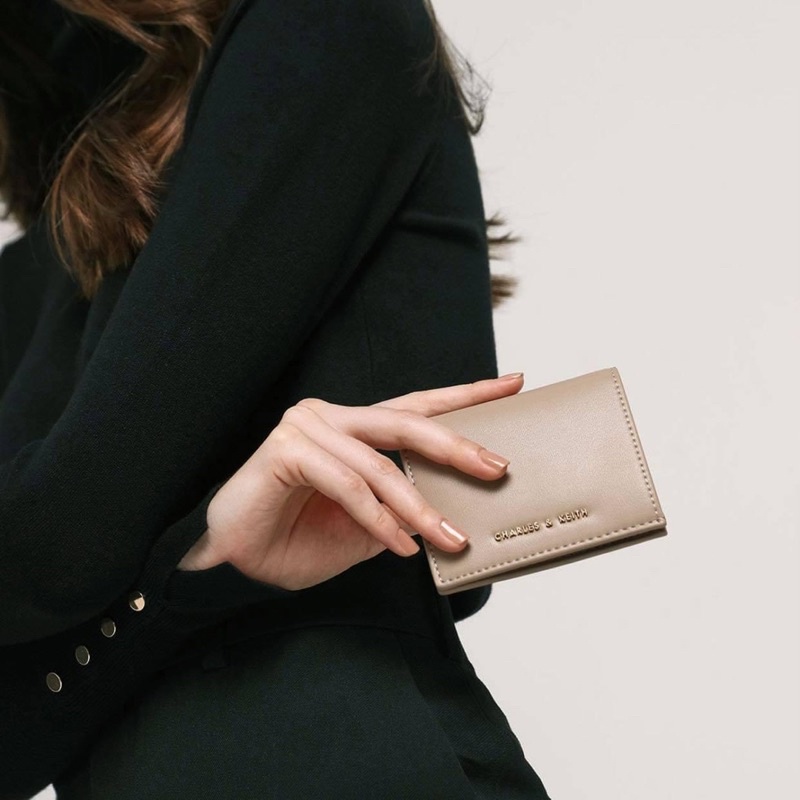 Ví gập CNK kèm dây đeo chéo