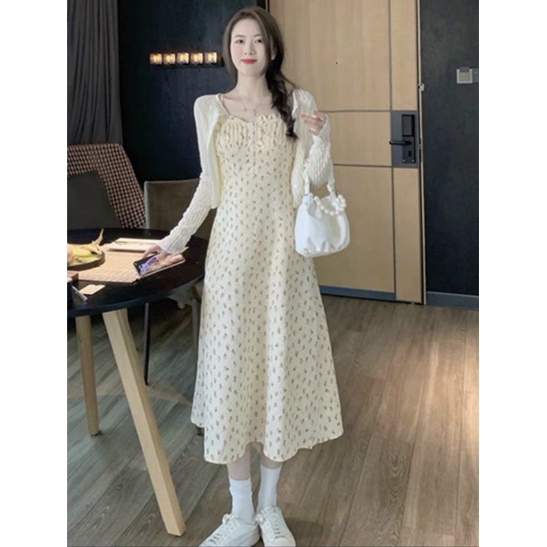 Set đầm hoa hai dây xếp ly ngực phối nút kèm áo khoác trắng | BigBuy360 - bigbuy360.vn