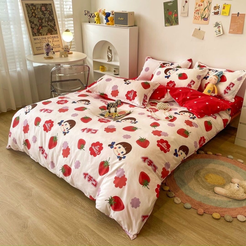 bộ chăn ga cotton nhập khẩu poly ( mẫu cô gái nhỏ với dâu tây)