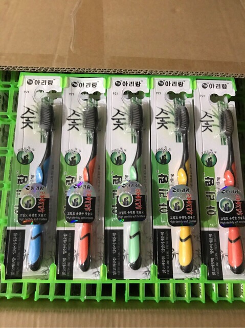 Bàn chải đánh răng than tre hoạt tính (giao màu ngẫu nhiên)