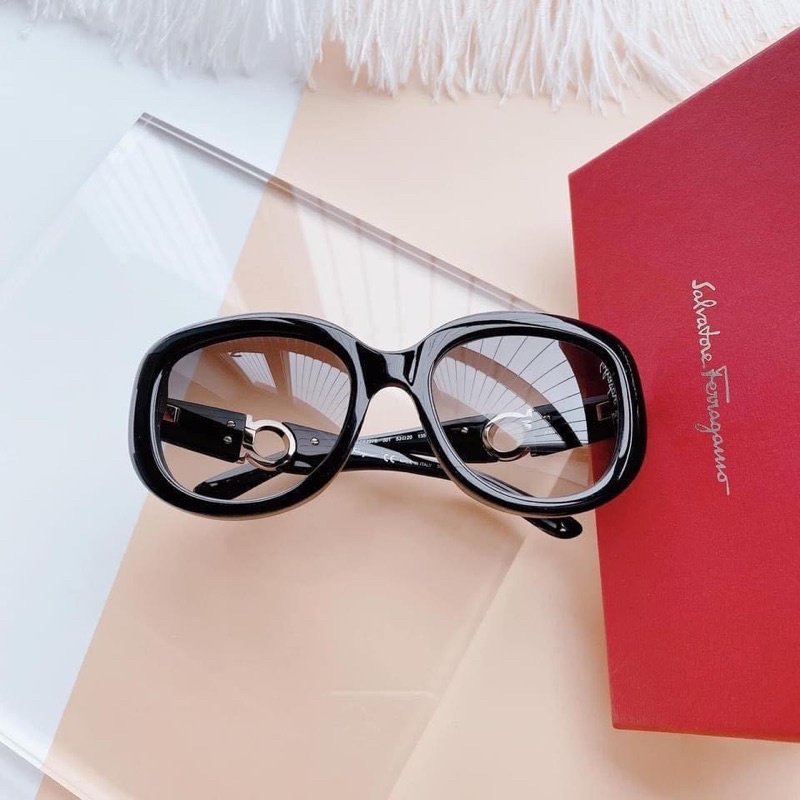 Kính mát Salvatore Ferragamo auth sale