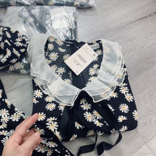Váy cổ ren tiêu thư
