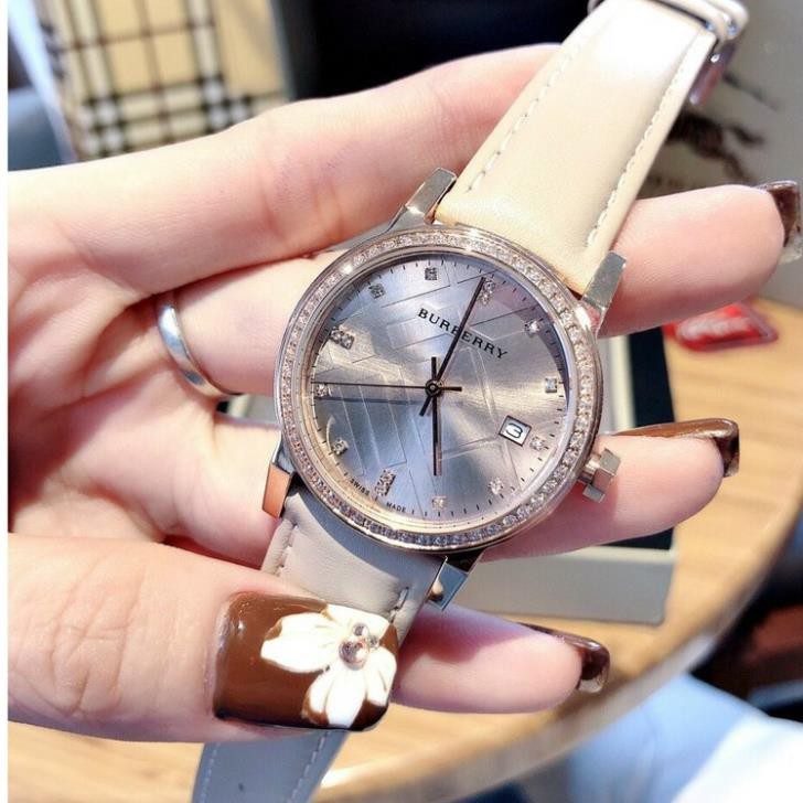 Đồng hồ nữ giới hạn Burberry dây da cao cấp, viền đính đá sáng mặt full đá - Đồng hồ (burbery)-HỆ THỐNG ĐỒNG HỒ QUỐC TẾ