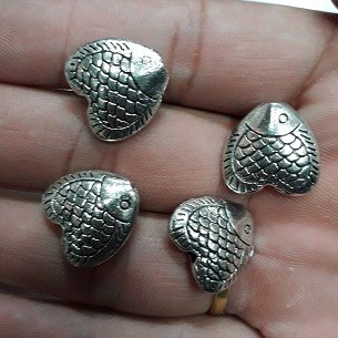 sỉ charm 100 gram phụ kiện trắng CÁ TRÁI TIM LÙA || 100gr = 45k || HandmadeVTshare