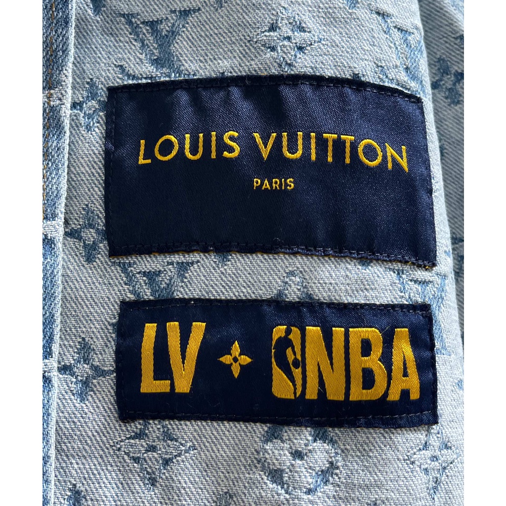 Áo hoác Jean có mũ cao cấp Louis Vuitton LV thời trang, mang phong cách retro