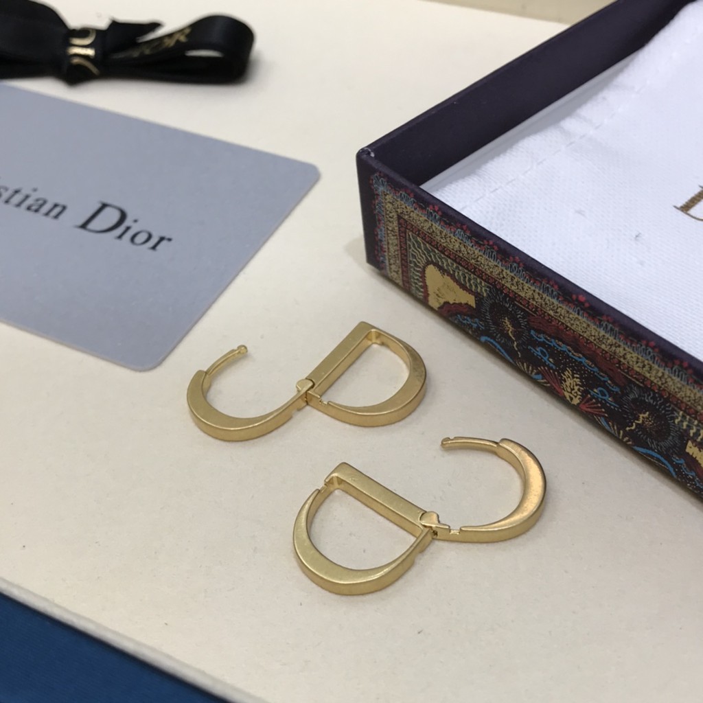 Khuyên Tai Dior Họa Tiết Chữ Đơn Giản Phong Cách Retro