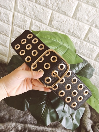 Belt váy lỗ cá tính