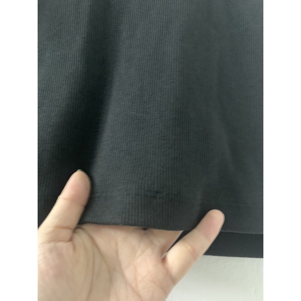 Áo cổ lọ dáng crop size L Marc