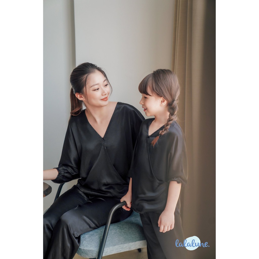 Set pyjama lụa đen lalalune cho mẹ và bé 2-7 tuổi