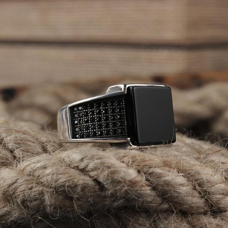 Nhẫn Thép Titan Đính Đá Zircon Đen Phong Cách Punk Cổ Điển Cho Nam