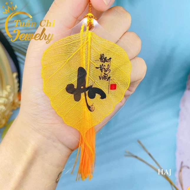 TẶNG BAO LIXI+ TUA VÀNG Lá Bồ Đề Tự Nhiên In Hình Phật Và Chữ Thư Pháp, Mang Lại Bình An, May Mắn