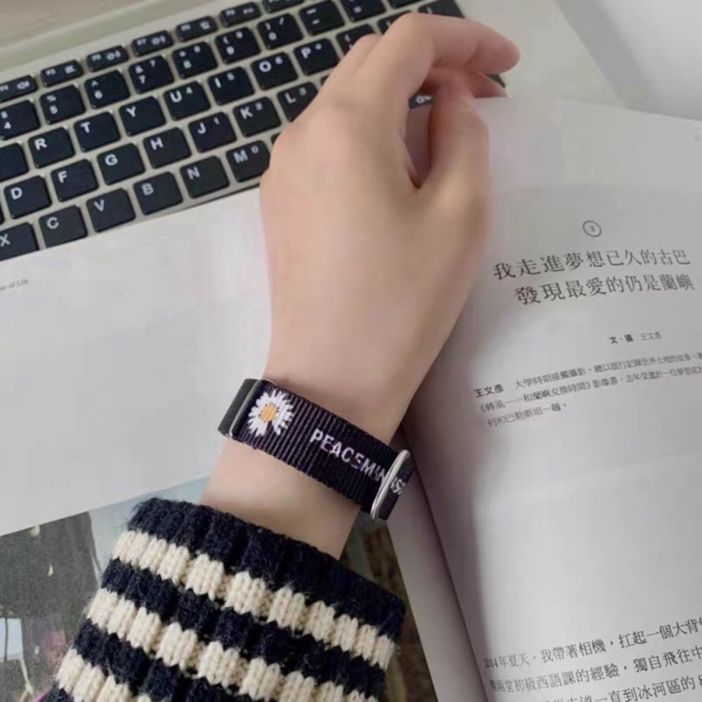 Vòng Tay Mặt Hình Hoa Cúc Phong Cách Hàn Quốc Cho Nam Nữ