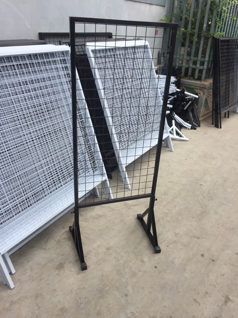 Lưới treo phụ kiện cao 1.4m*50cm có chân