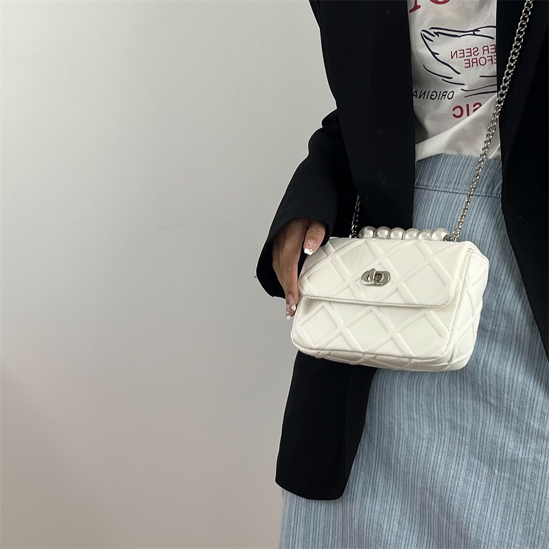 Túi Xách Đeo Vai Kiểu Vuông Nhỏ Đính Đá Phối Dây Xích Thời Trang Sang Trọng