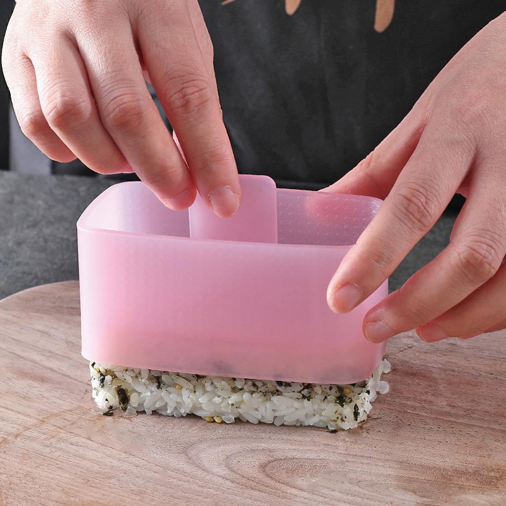 Khuôn Làm Sushi Chống Dính Kèm Muỗng Tiện Dụng