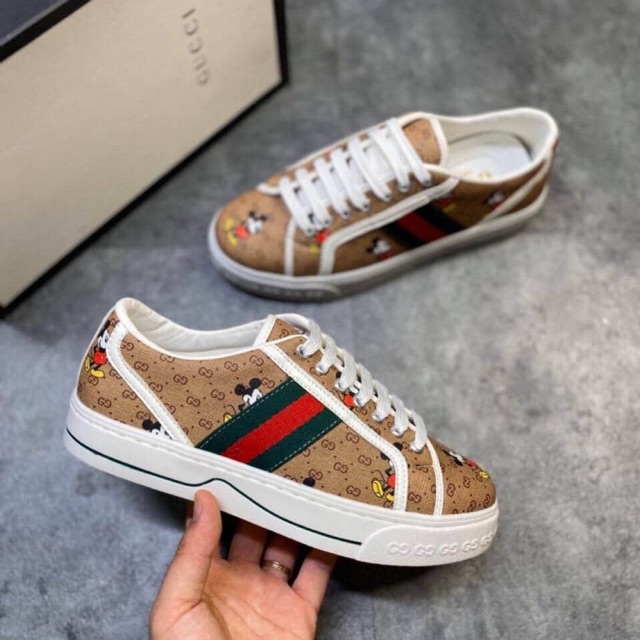 Giày dây viền xanh đỏ