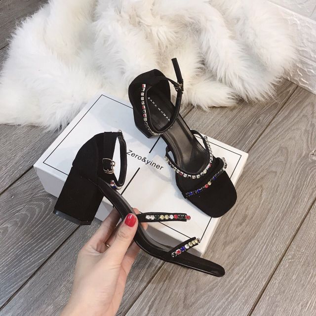 Hàng hotttt!! Sanda Zẩ tán đinh ngũ sắcc 3 quai mảnh siêu hot, đế 5p dễ đi. Lấy báo luôn✔️ Sz: 35->39