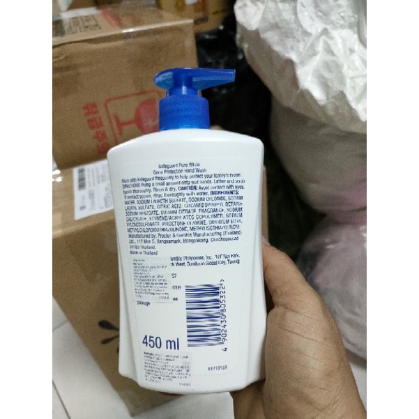 Nước rửa tay safeguard trắng tinh khiết 450ml loại bỏ 99,9% vi khuẩn.