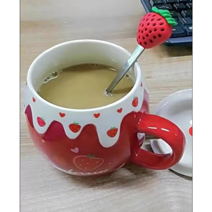 Ly sứ hình trái dâu có nắp kèm muỗng và ống hút dung tích 450ML