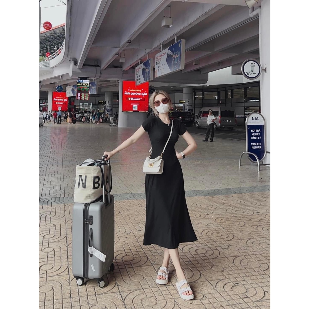 Váy body xẻ tà tay ngắn ulzzang KUDOSHOP Váy suông cổ tròn dáng ôm màu đen trẻ trung cá tính mặc tôn dáng