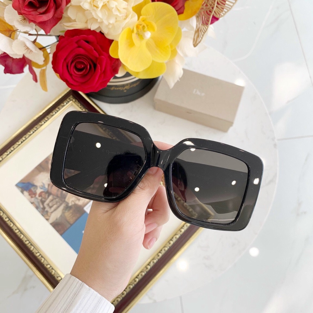 Kính râm nữ dior