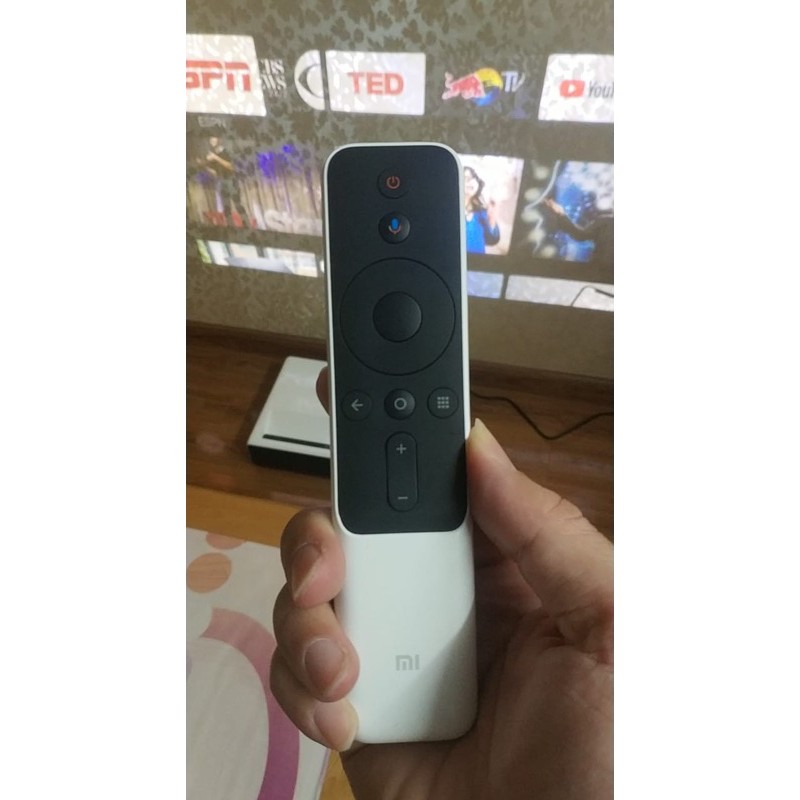 Máy chiếu Xiaomi Laser 150 siêu gần