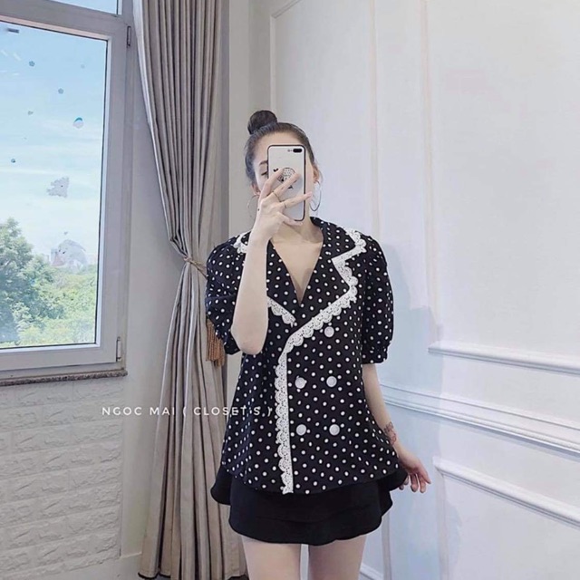 Áo chấm bi cổ vest