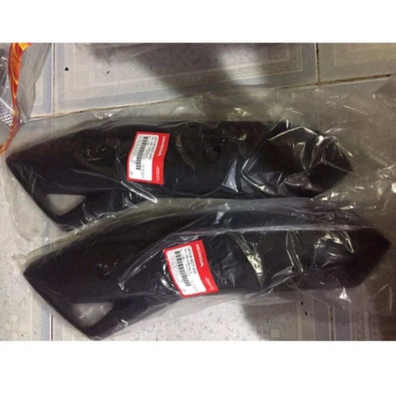 Ốp che pô AB airblade 2010-2021 nhựa đen