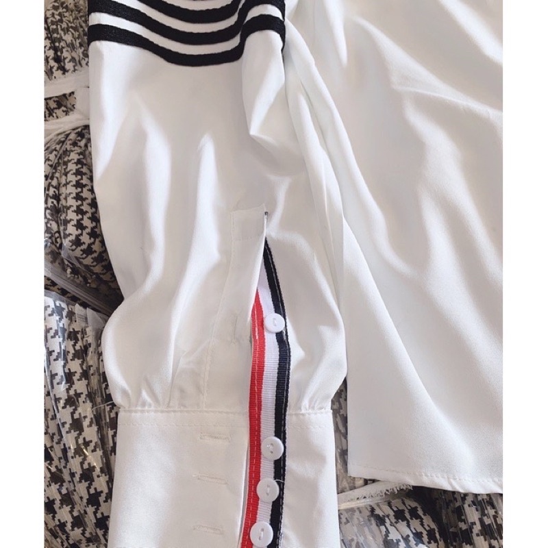 Áo sơ mi trắng dài tay ba sọc thêu hình gâu free size Áo sơ mi nữ from thụng unisex