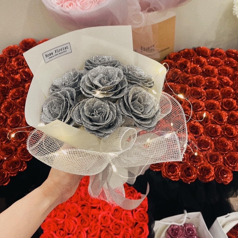 BÓ HOA NHŨ 7 BÔNG TẶNG KÈM TÚI, ĐÈN, THIỆP