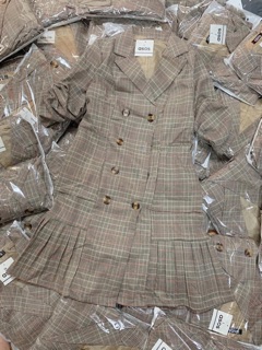 2Váy kẻ giả vest