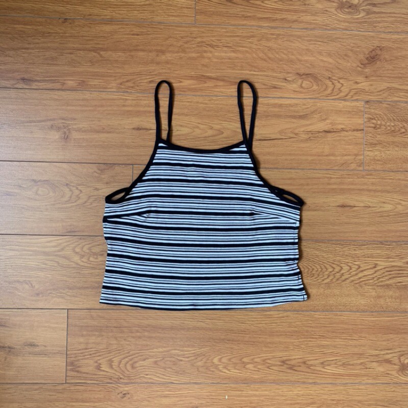 Áo F21 2 dây croptop xẻ sườn